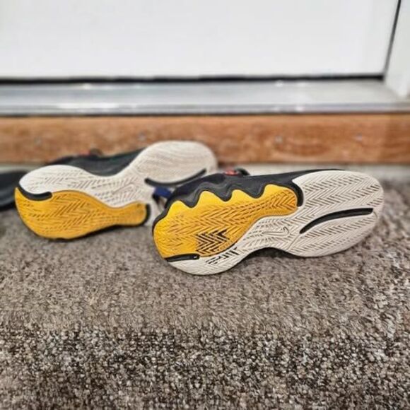 Boys Nike Giannis Immortality 2 shoes size 5.5Y - Picture 4 of 5